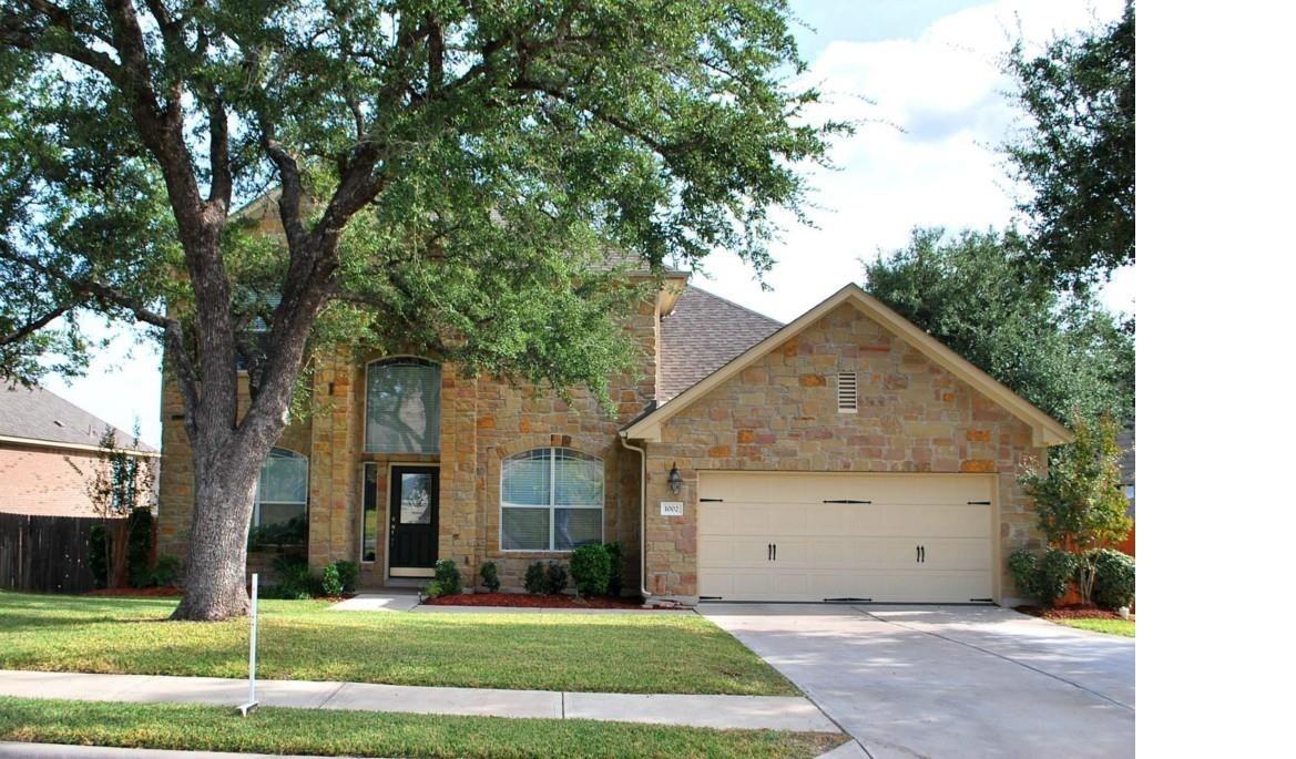 Listing photo 1 of 1002  Sedalia St