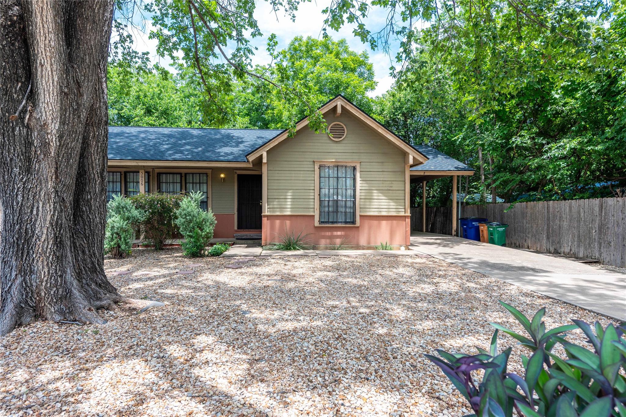 Listing photo 1 of 5006  Sara Dr