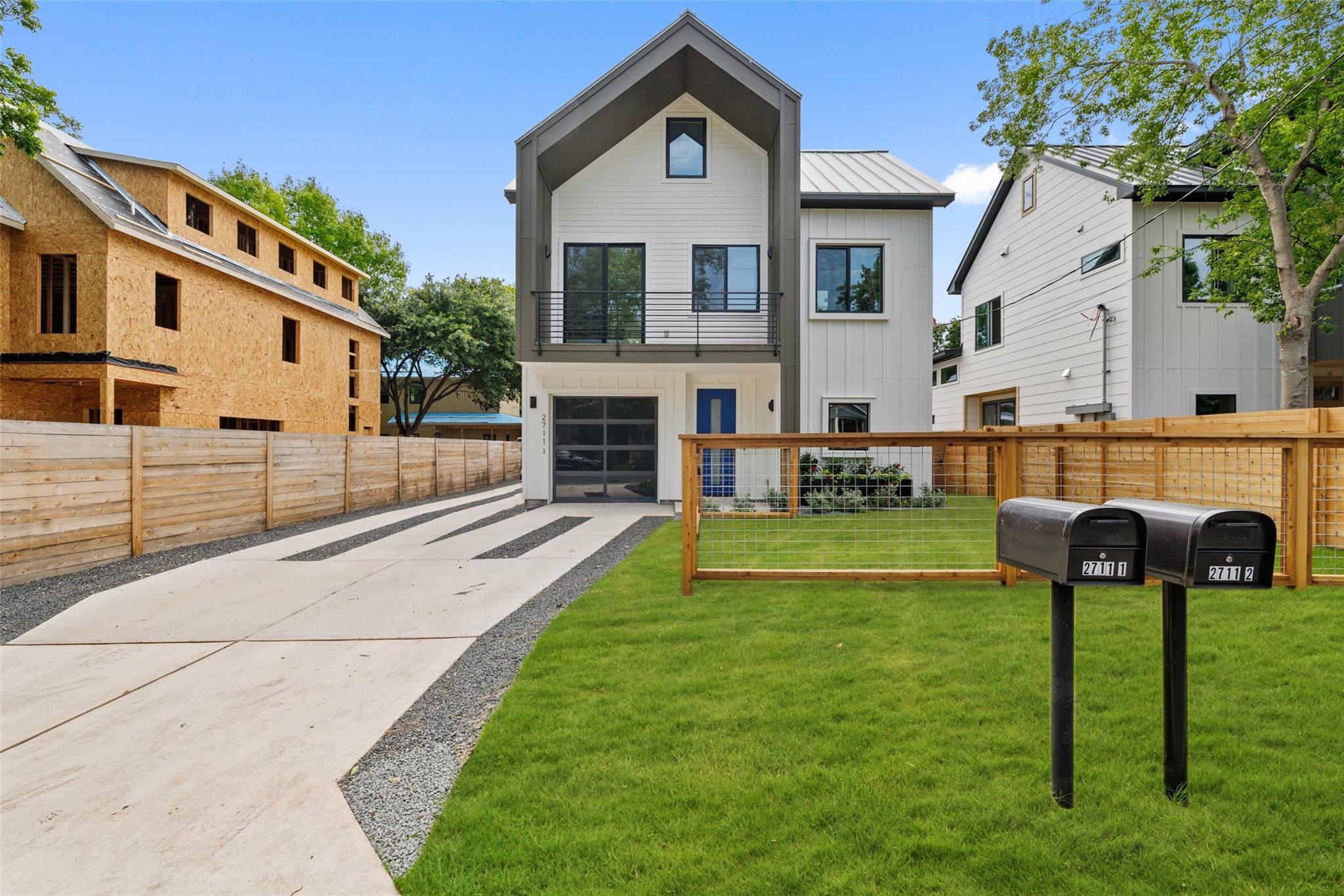 Listing photo 1 of 2711  Stacy Ln  #1