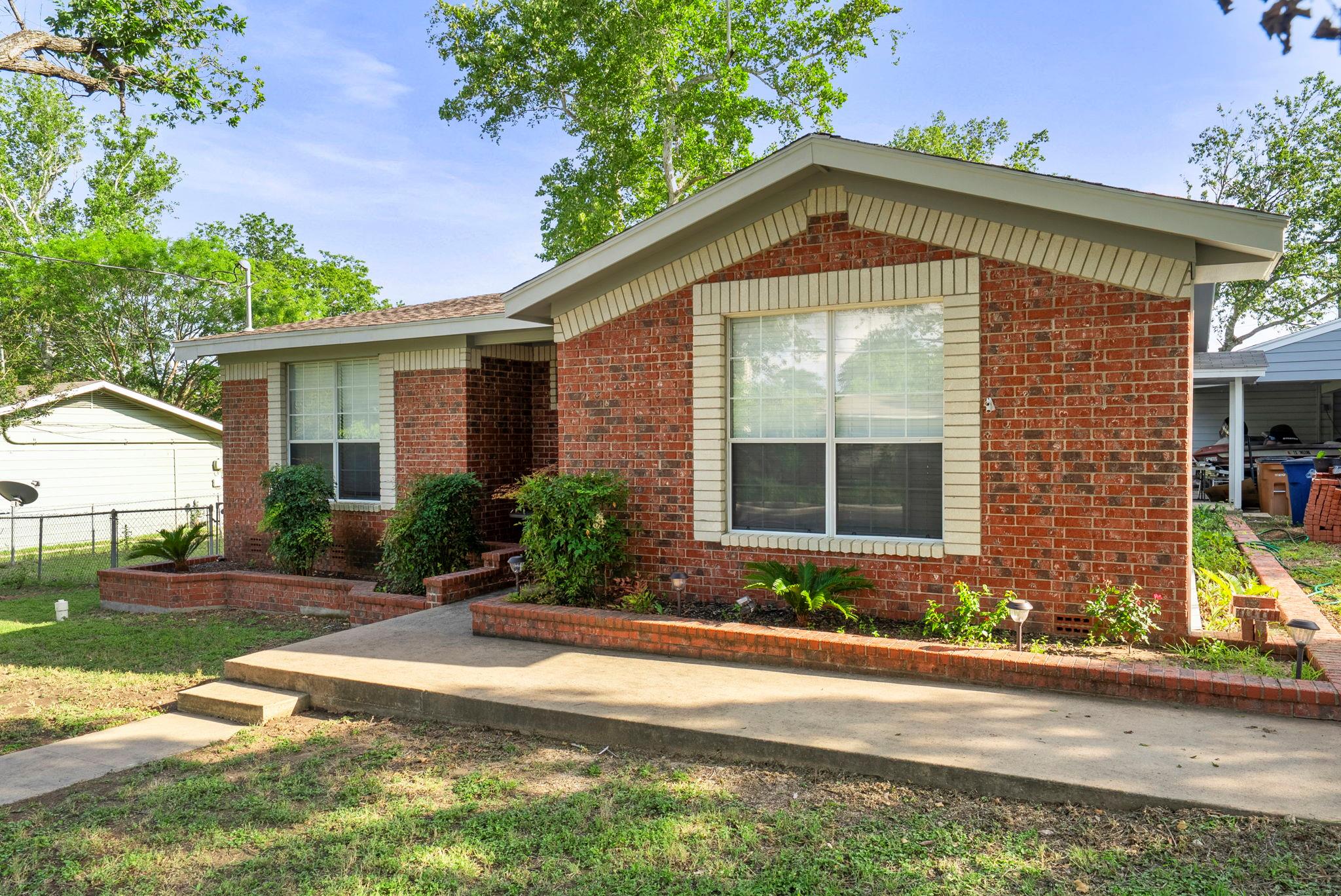 A classic brick exterior offers timeless curb app