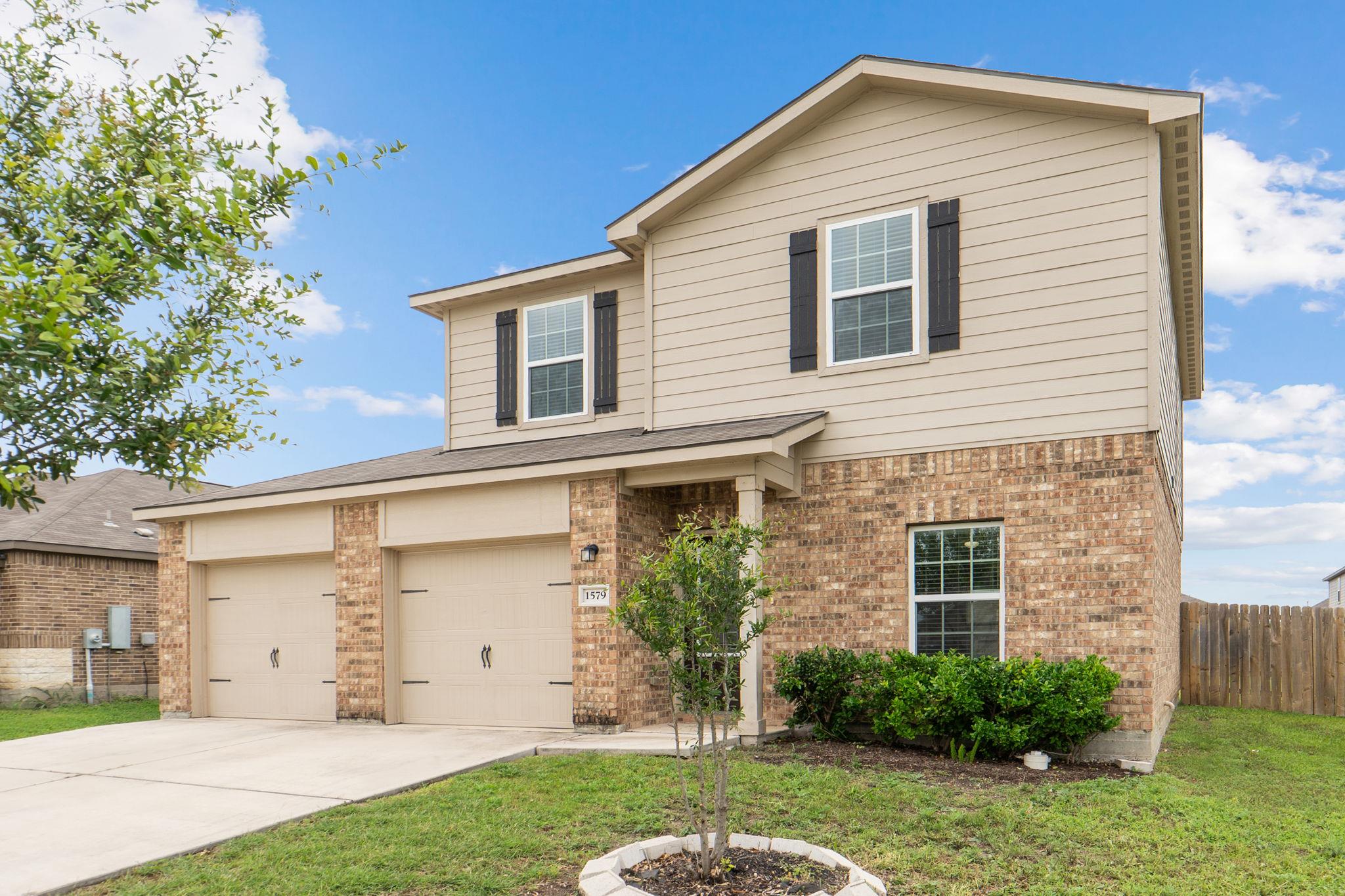 Listing photo 1 of 1579  Violet Ln