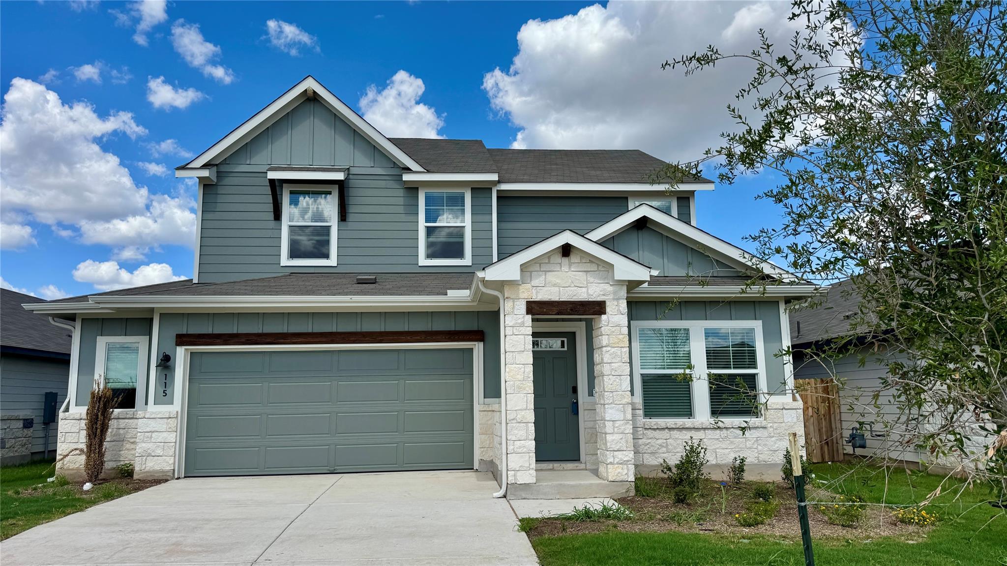 Listing photo 1 of 115  Fossil Dr