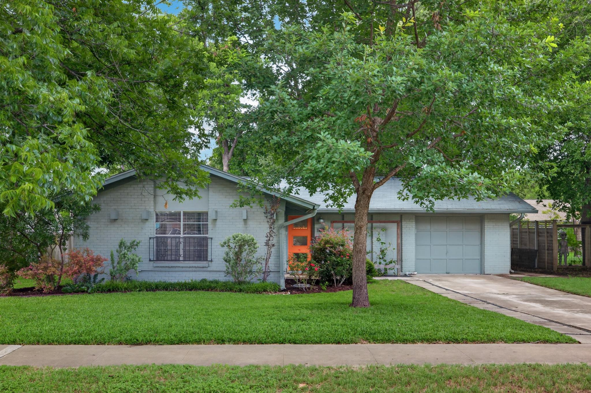 Listing photo 1 of 1103  Chesapeake Dr