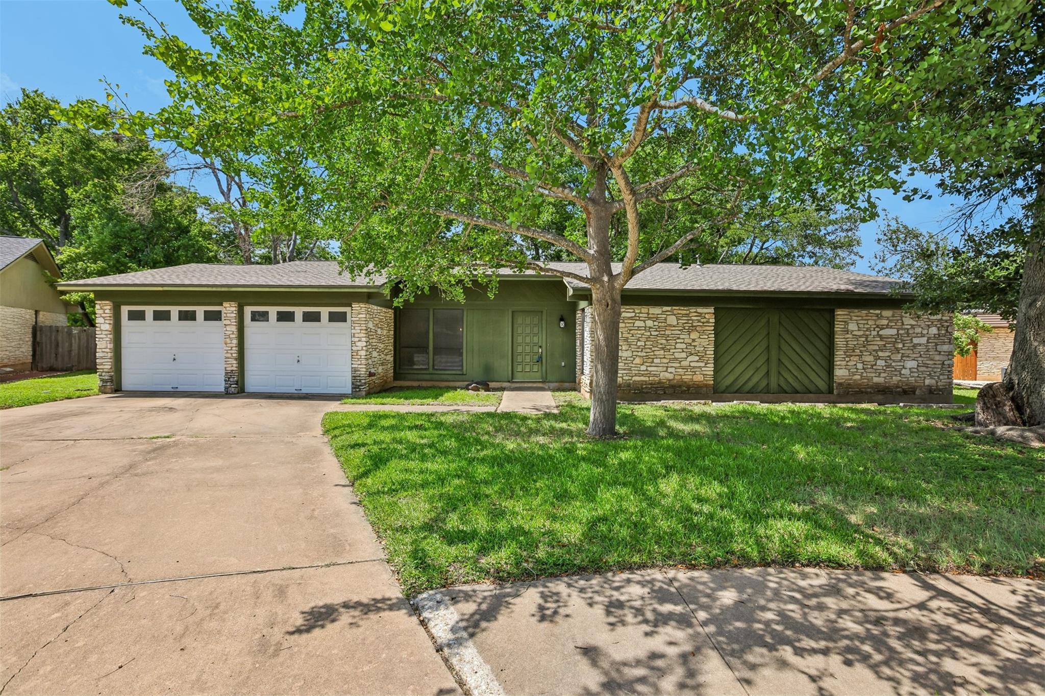 Listing photo 1 of 10602  Double Tree Cv