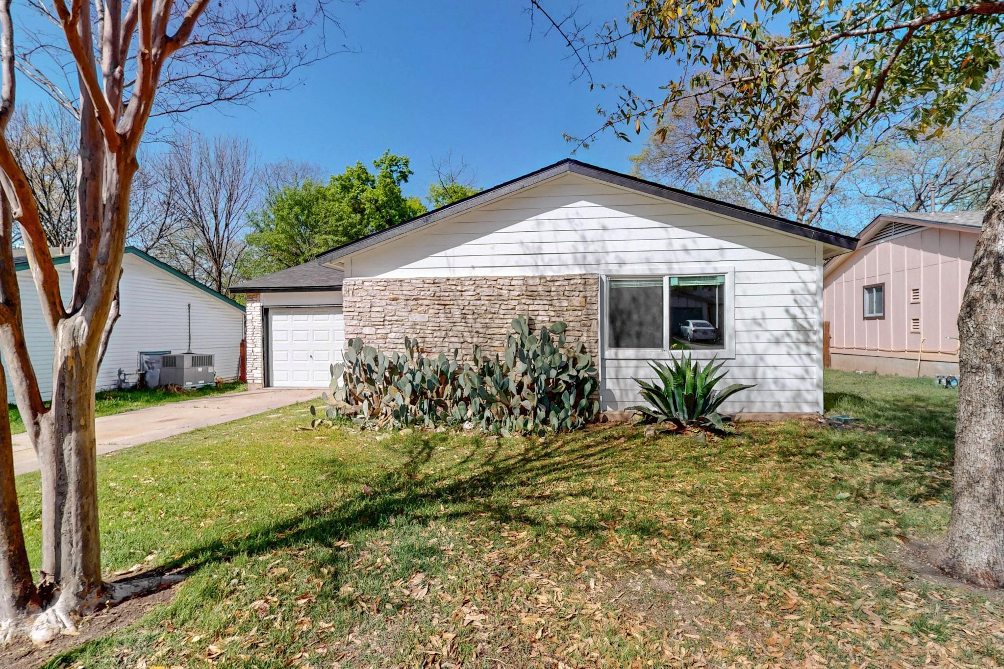 Listing photo 1 of 408  Blueberry Hl