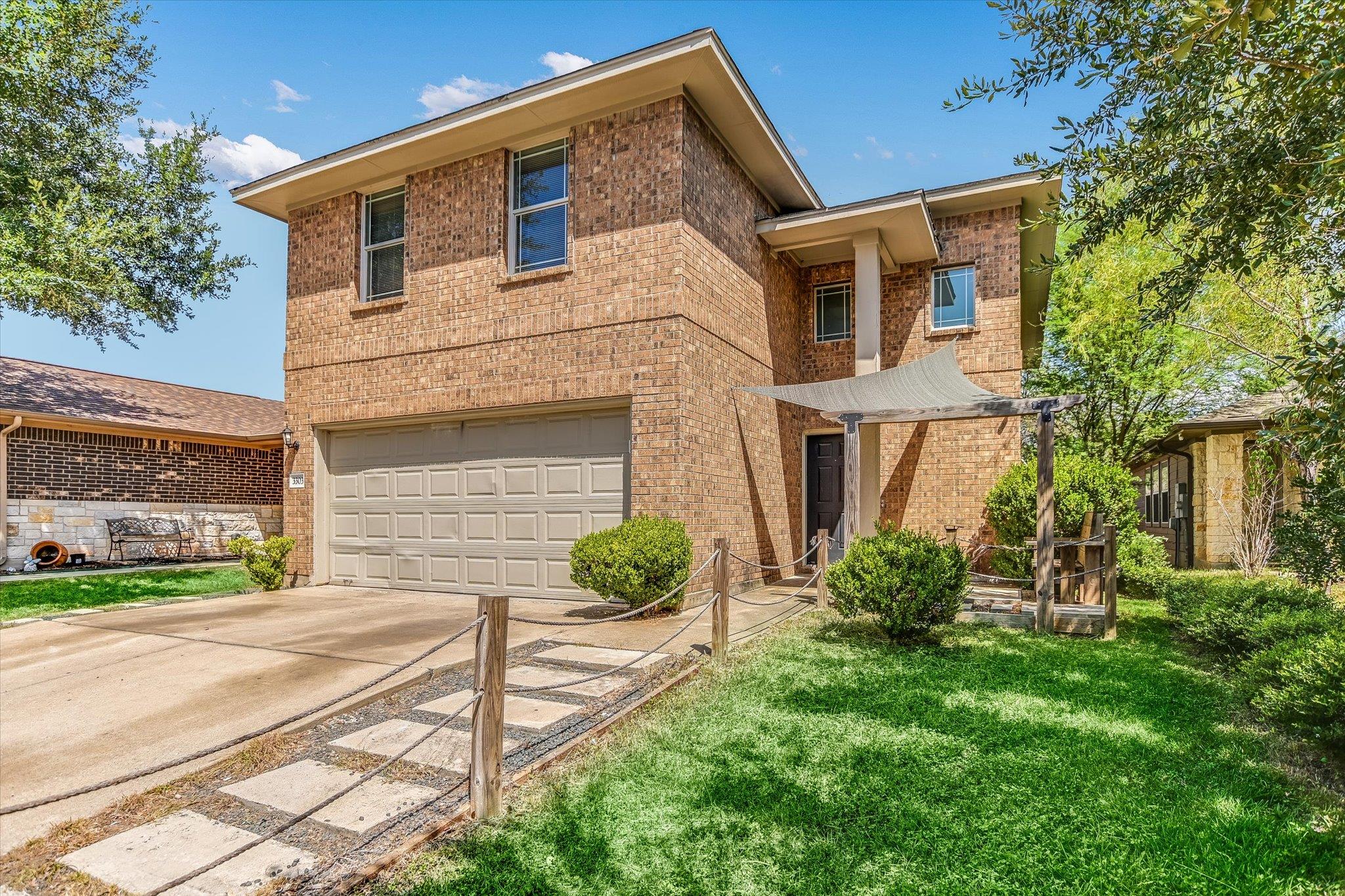 Listing photo 1 of 3303  Barksdale Dr