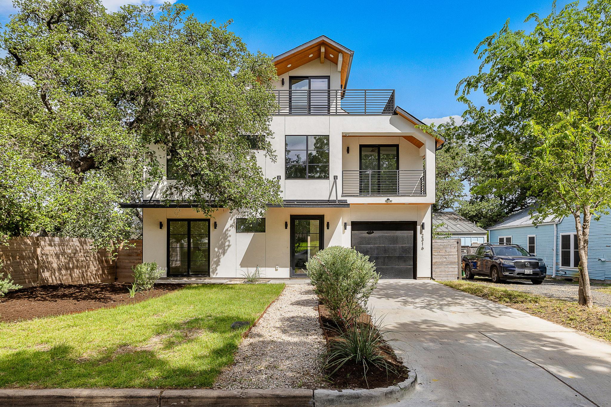 Listing photo 1 of 2316  Euclid Ave