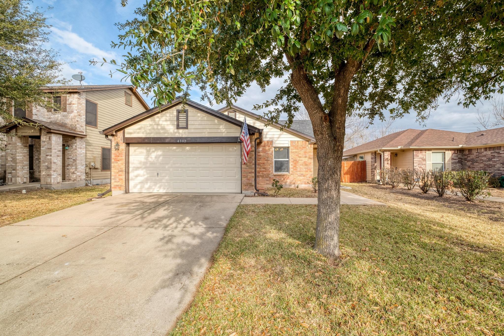 Listing photo 1 of 4302  Kings Canyon Dr