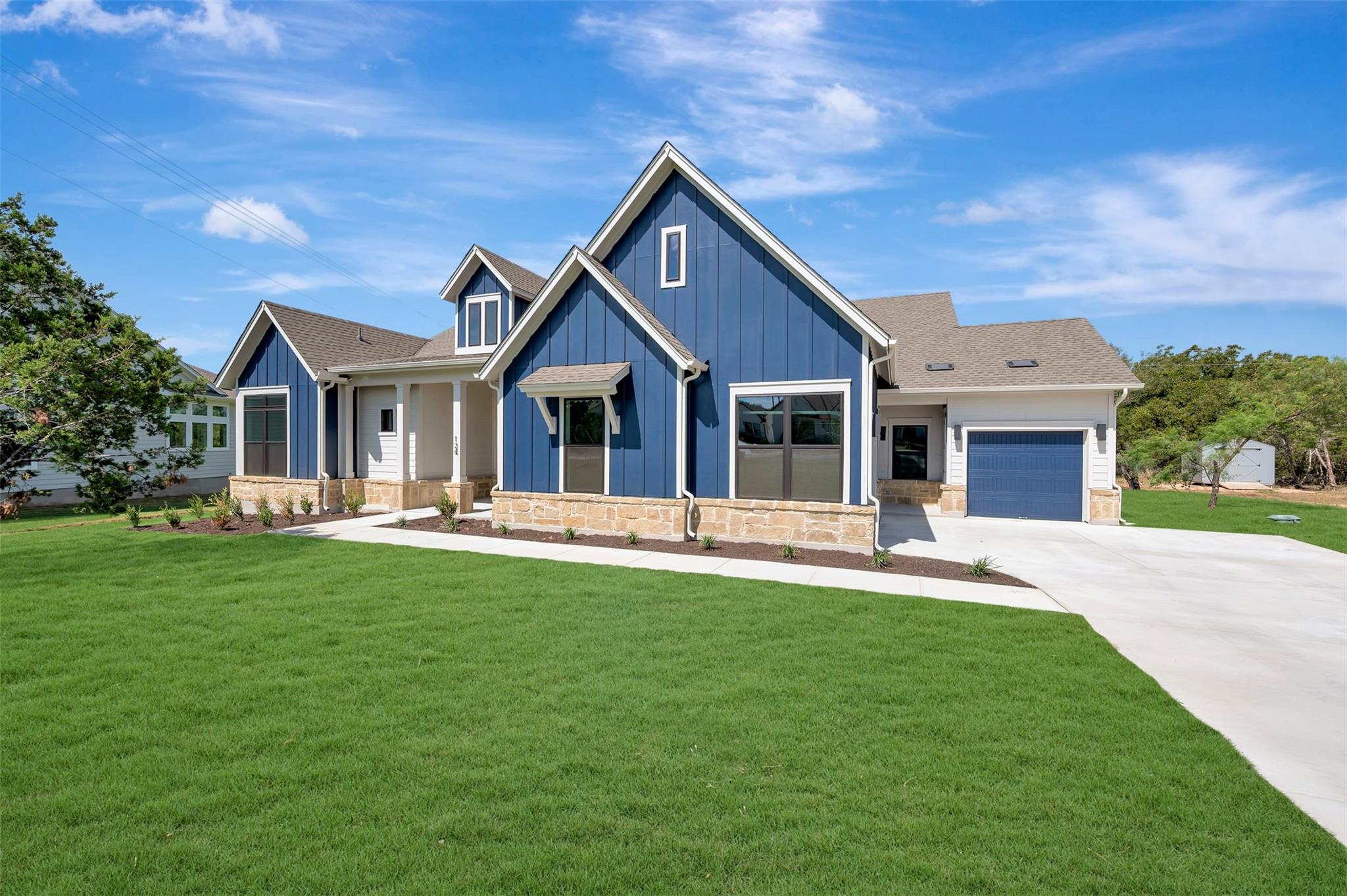 Listing photo 1 of 124  Rees Landing Rd