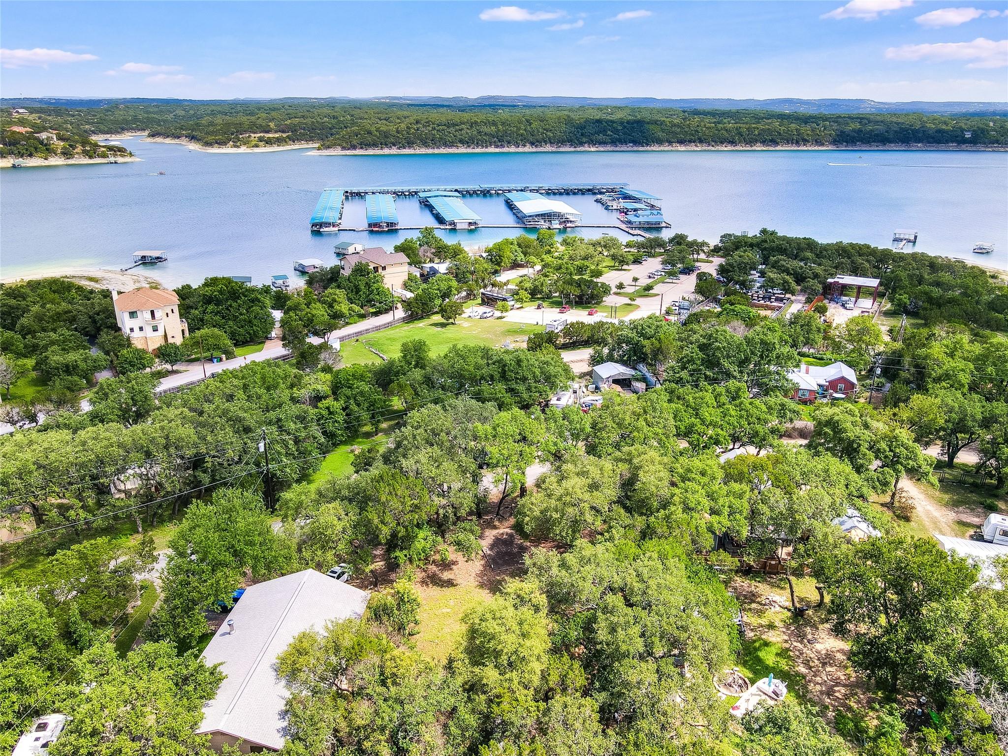 Listing photo 1 of 1414  Oak Hurst Rd