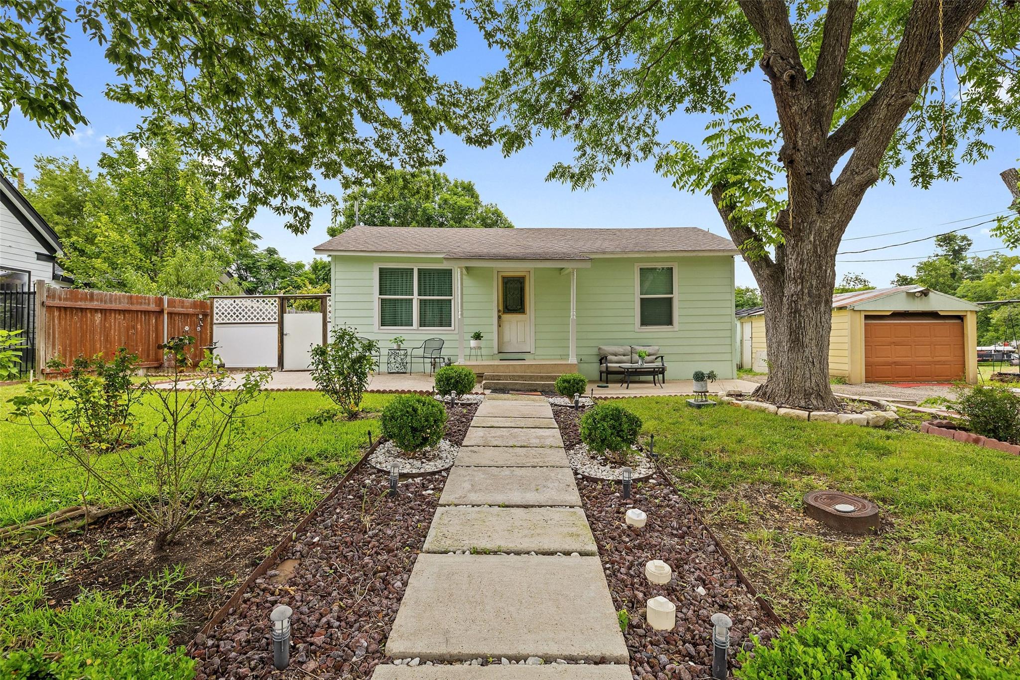 Listing photo 1 of 718  Kimbro St