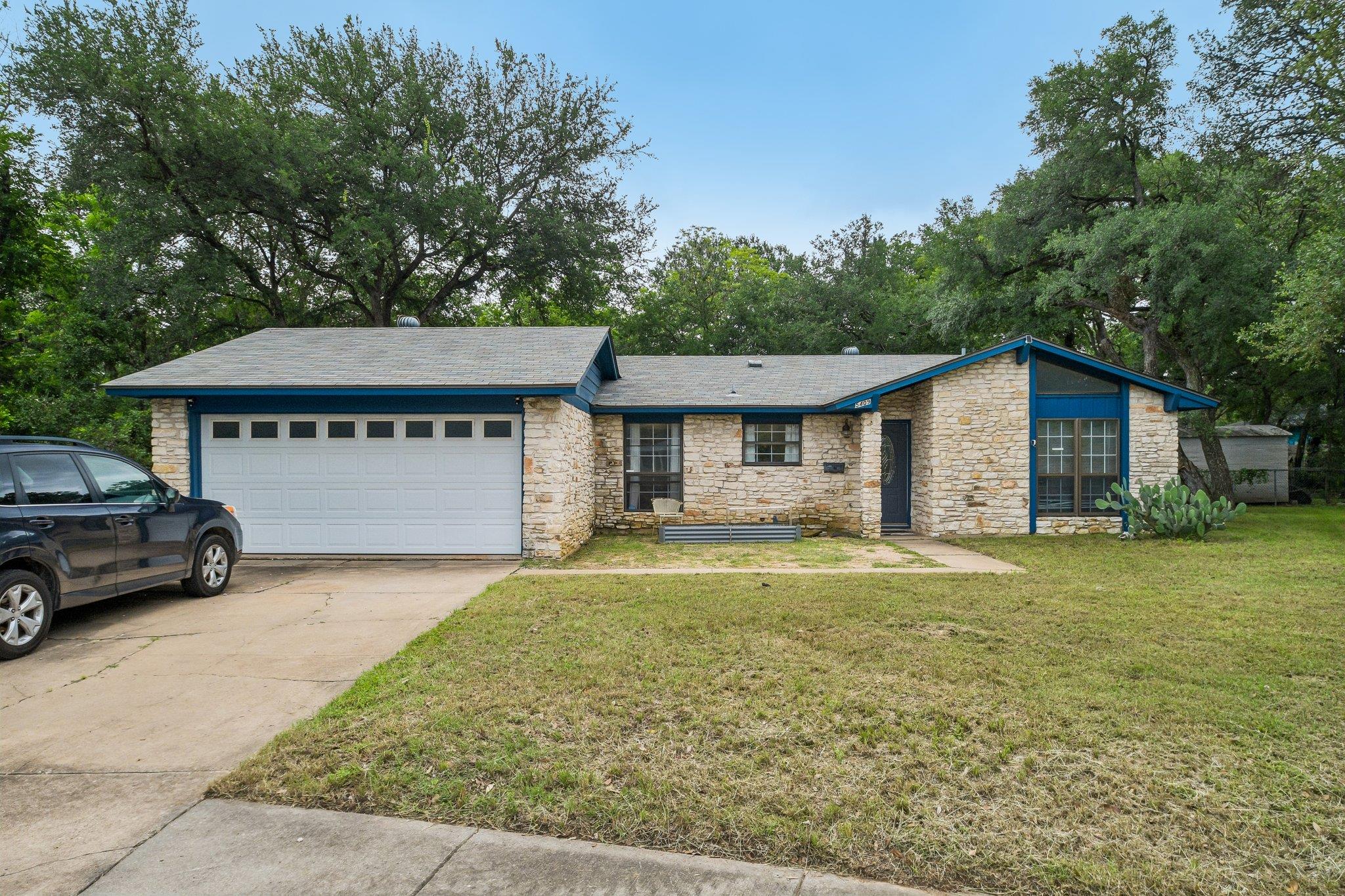 Listing photo 1 of 5409  Hunters Gln