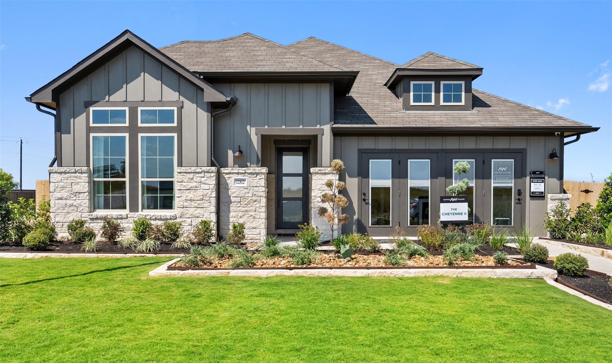 Listing photo 1 of 17524  Junipero St