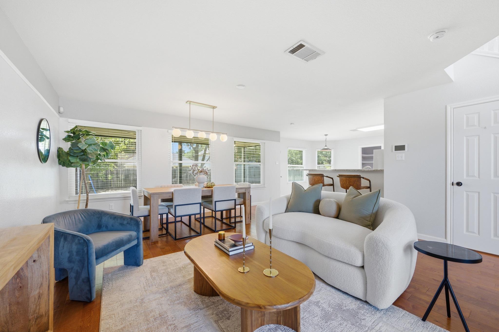 Listing photo 1 of 2913  Wavecrest Blvd