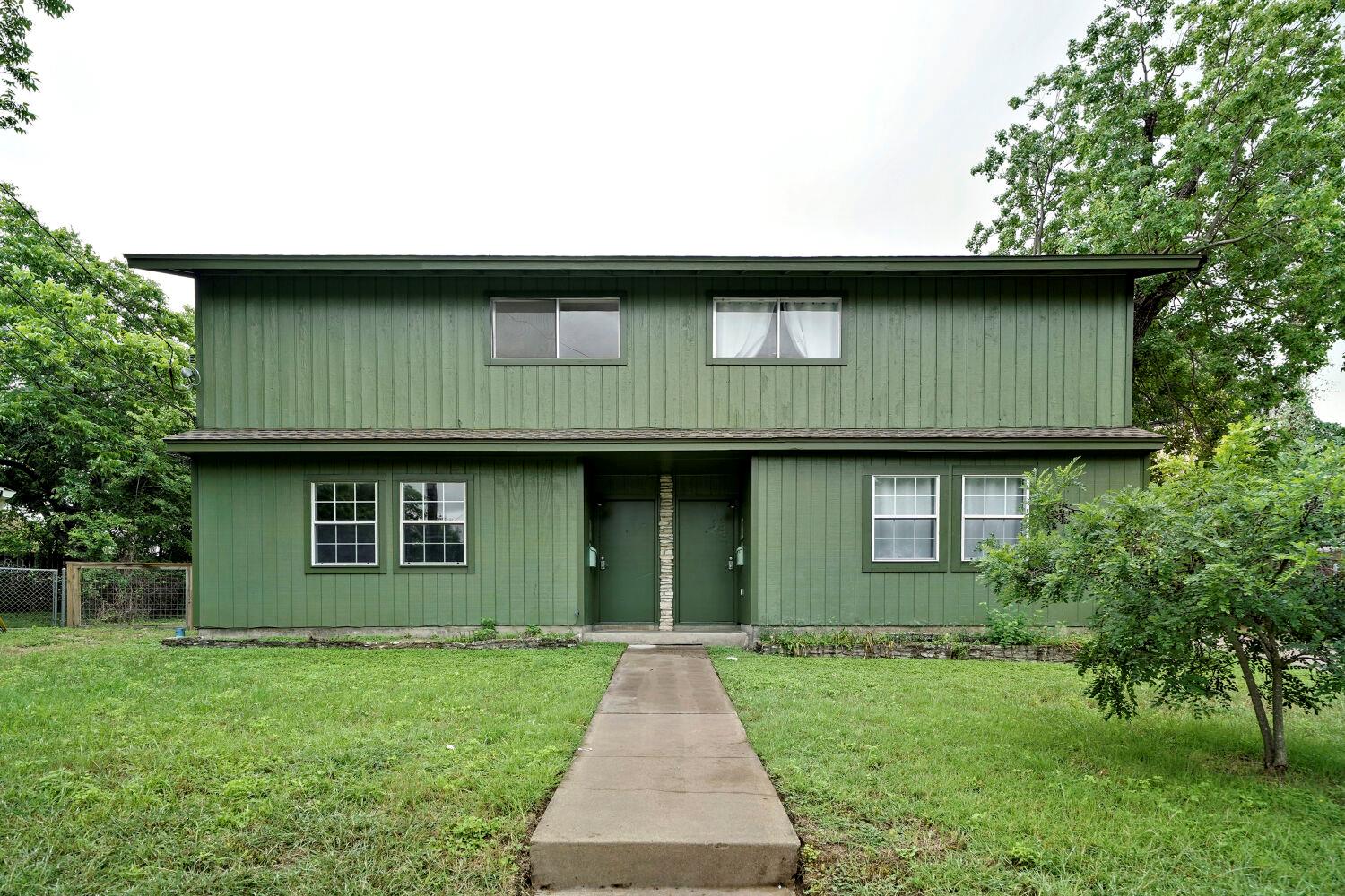 Listing photo 1 of 903  Aurora Cir  #B