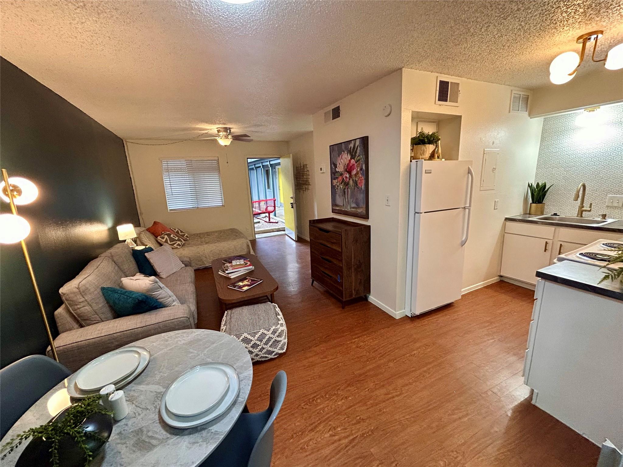 Listing photo 1 of 4209  Avenue B Ave  #209