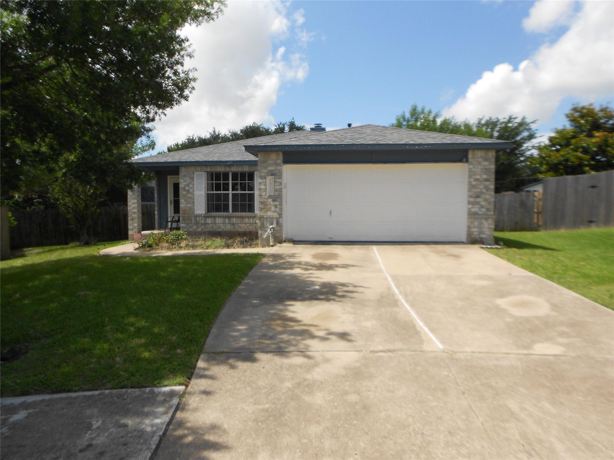 Listing photo 1 of 1810  Courtney Cv