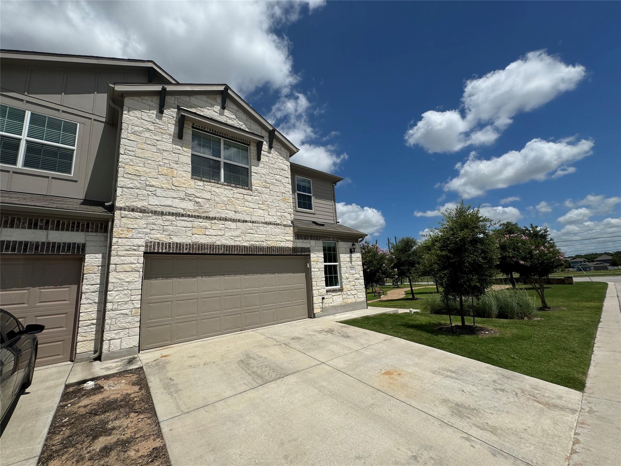 Listing photo 1 of 17502D  Bay Skipper Dr