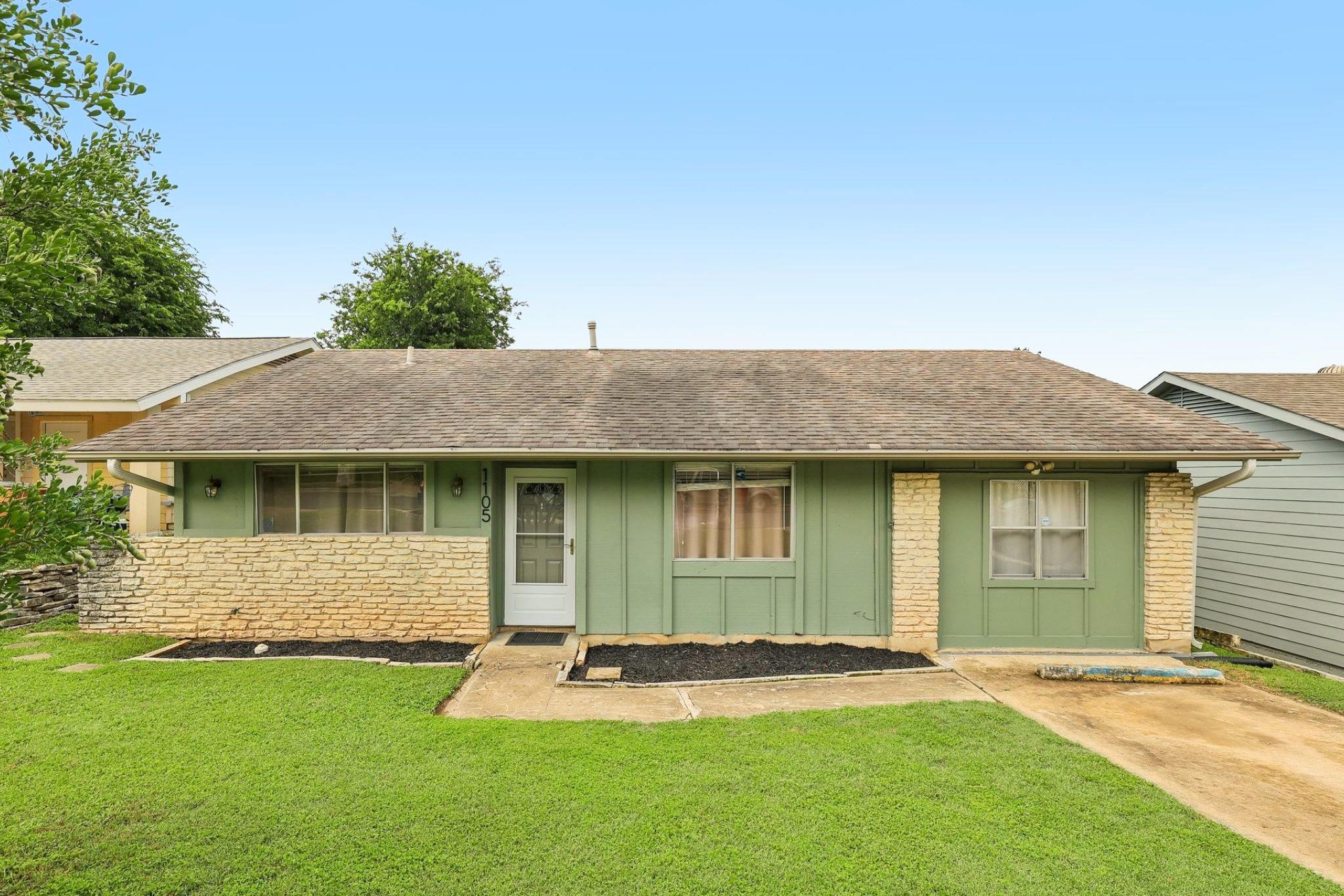 Listing photo 1 of 1105  Blue Ridge Dr