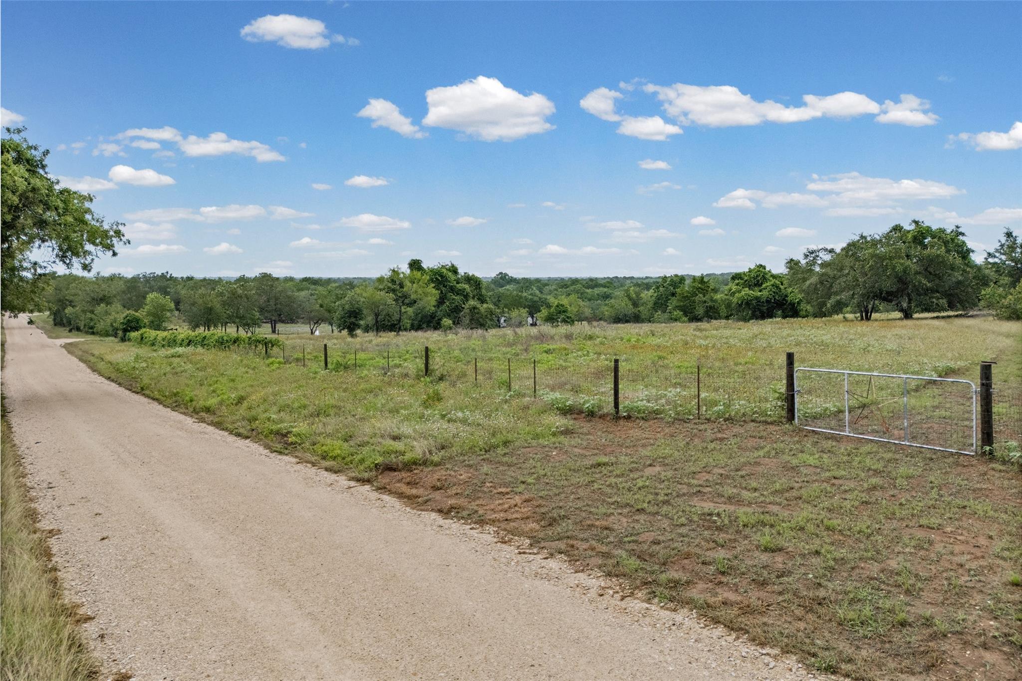Listing photo 1 of 000  Oil Field Rd