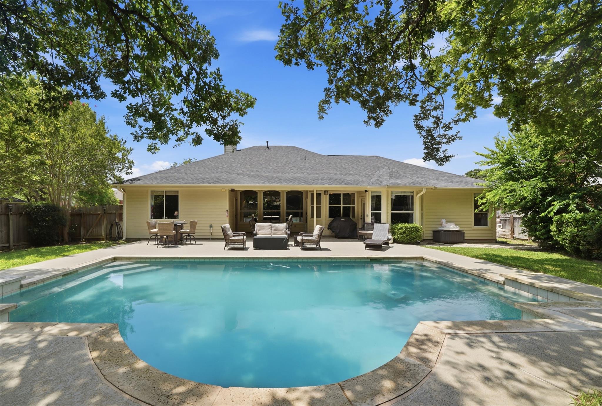 Listing photo 1 of 4022  Honey Bear Loop