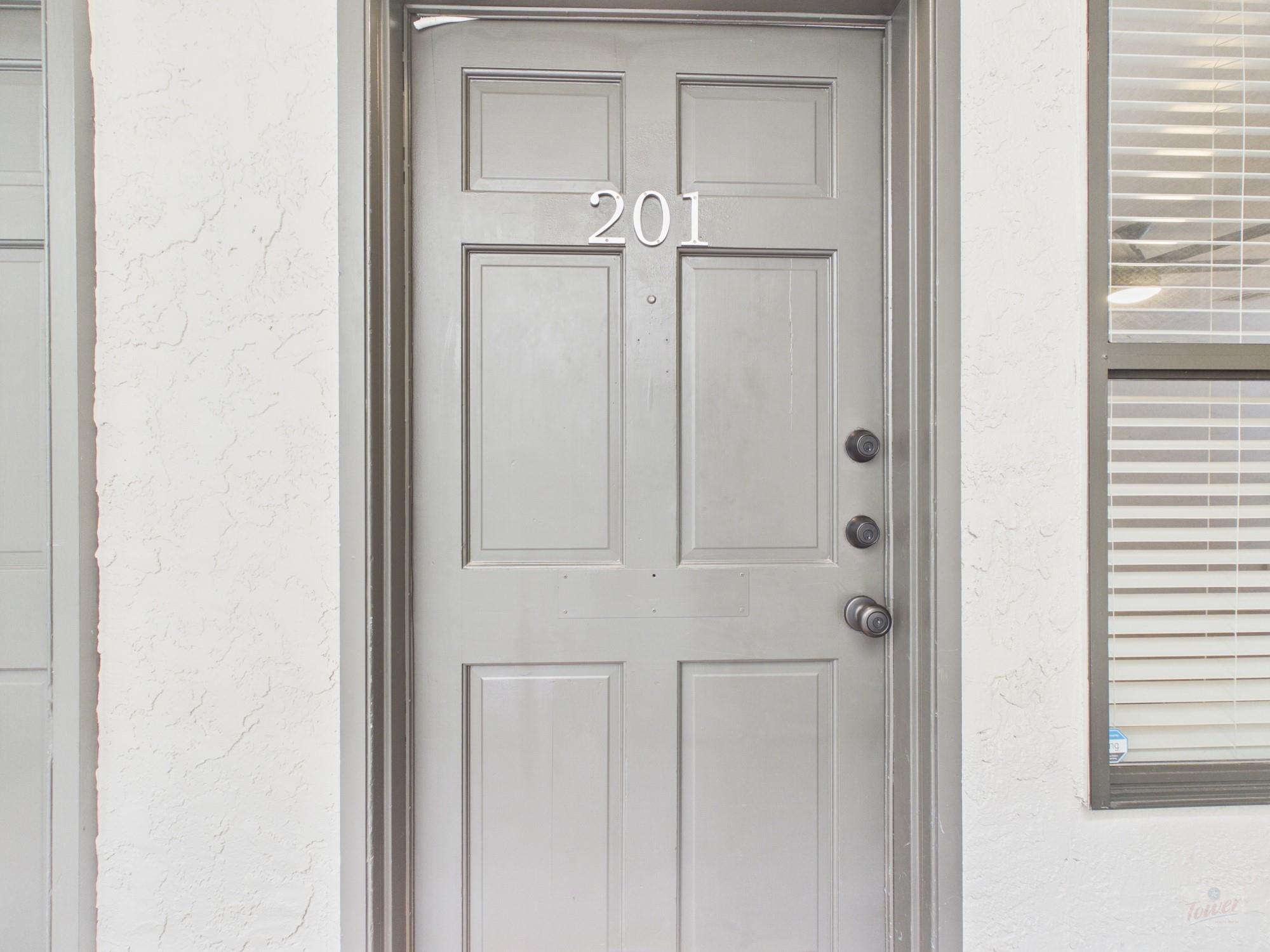 Listing photo 1 of 2409  Leon St  #201