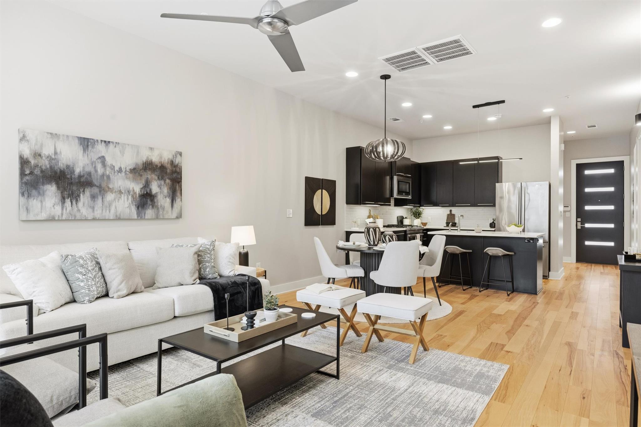 Ảnh nhà đang rao bán 1 của 2314  Enfield Rd  #203