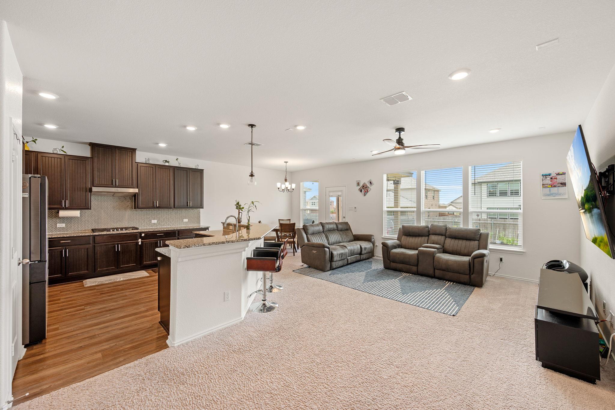 Listing photo 1 of 4630  Teverola Dr