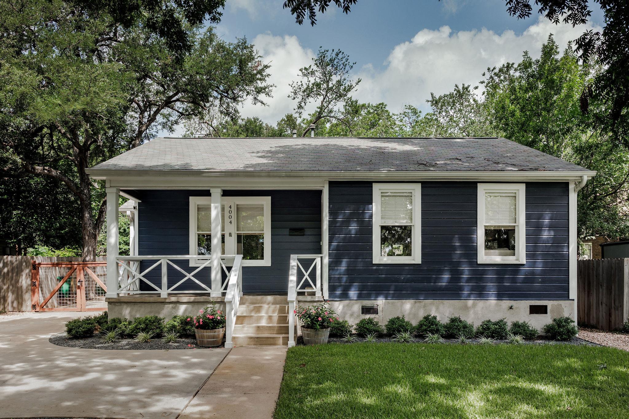 Listing photo 1 of 4004  Ridgelea Dr
