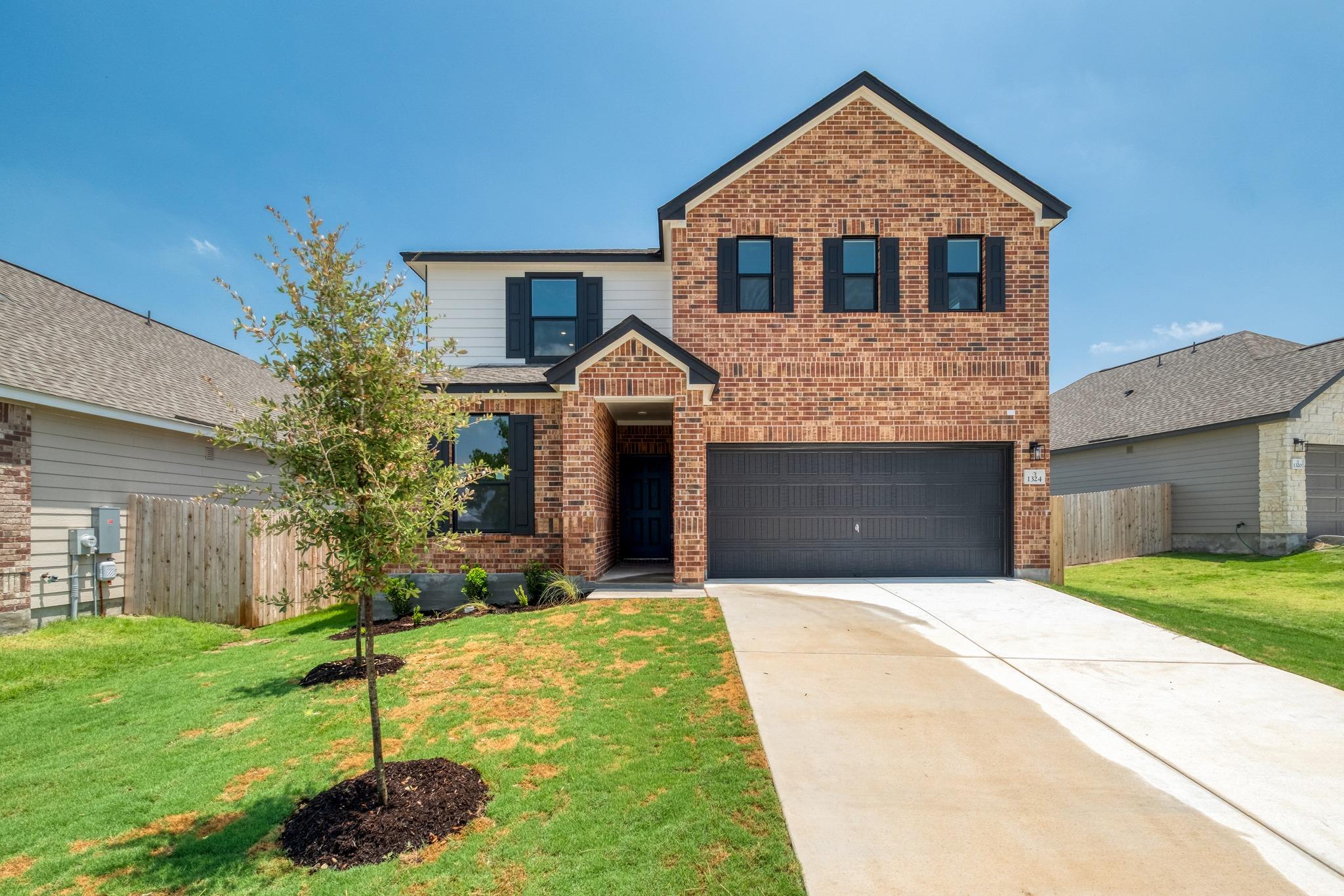 Listing photo 1 of 1324  Carriageway Dr