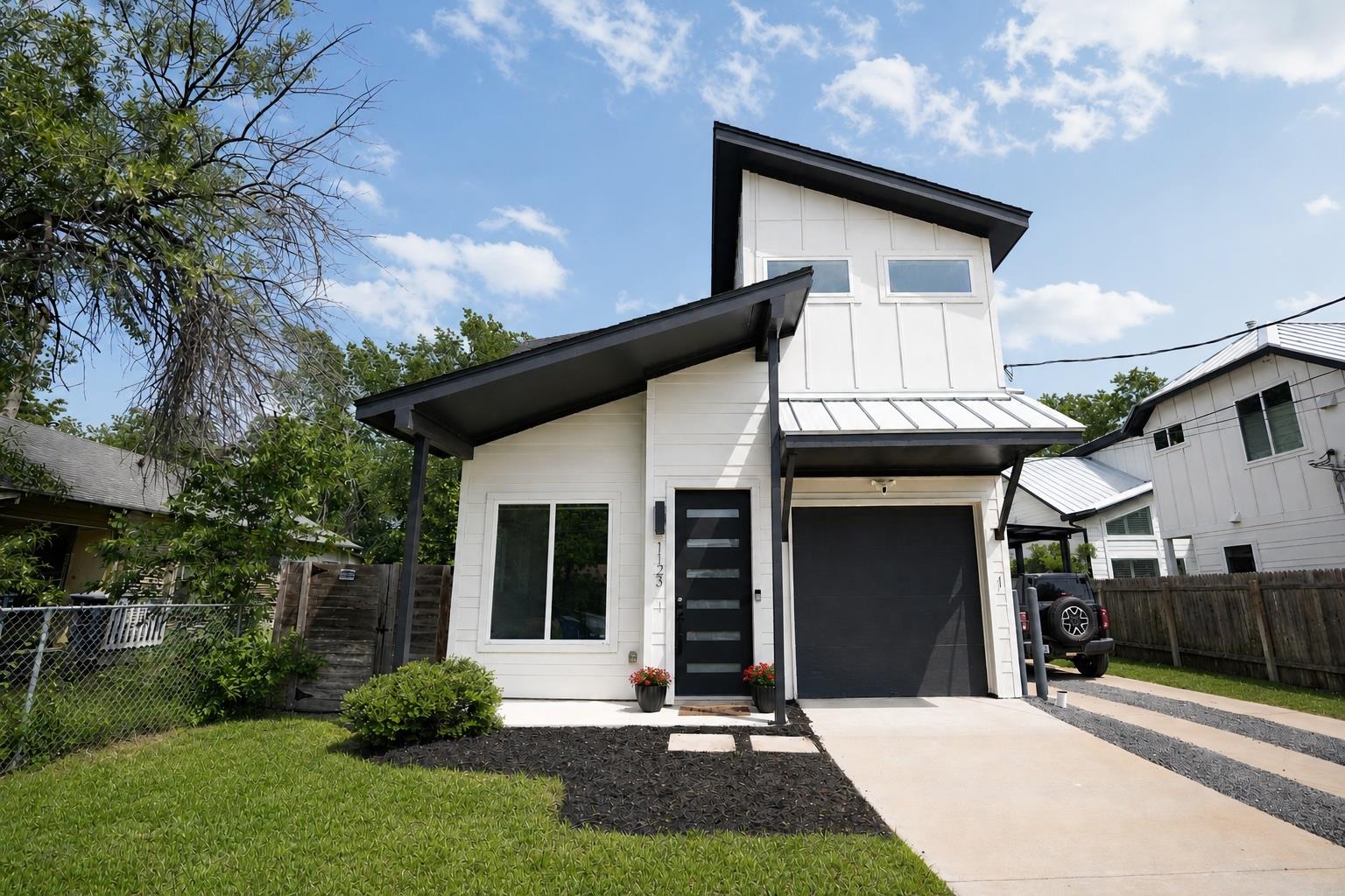 Listing photo 1 of 1123  Omega Ave  #1