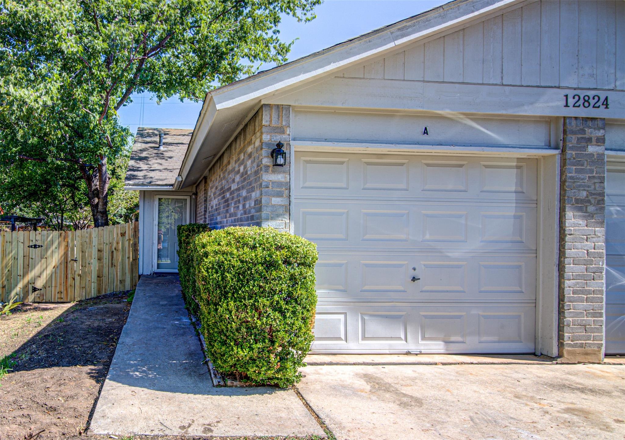 Listing photo 1 of 12824  Tomanet Trl  #A