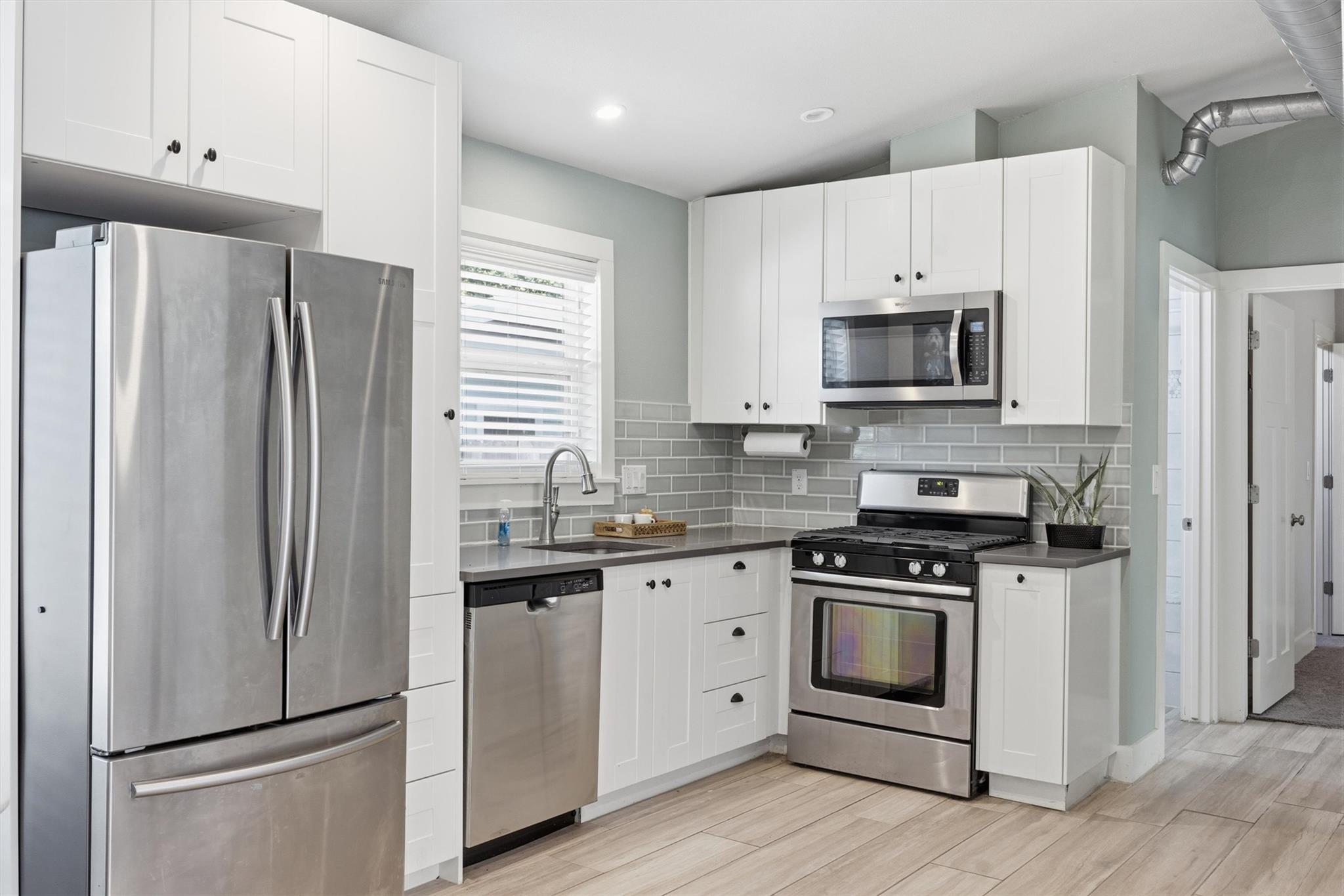 Ảnh nhà đang rao bán 1 của 5704  Gloucester Ln  #A