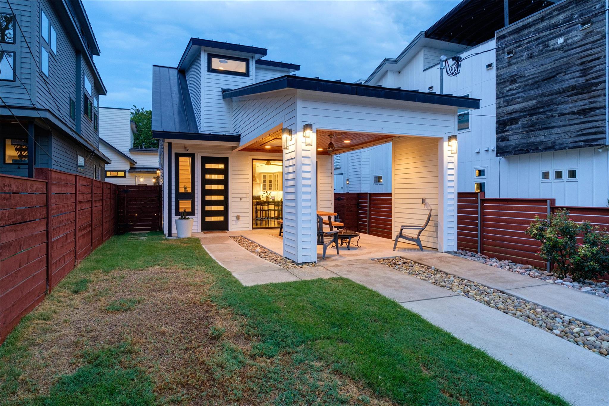 Ảnh nhà đang rao bán 1 của 1704 E 13th St  #B