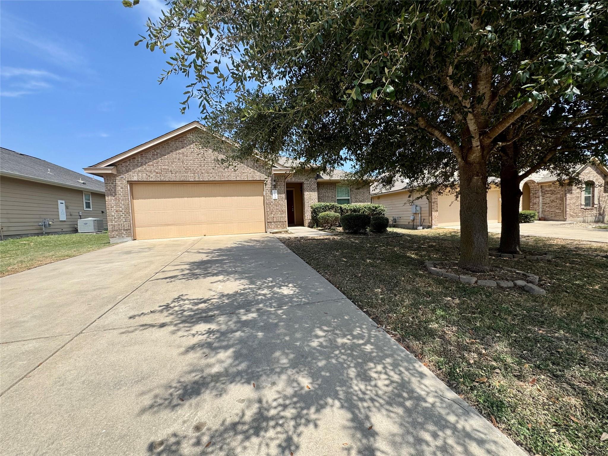 Listing photo 1 of 112  Beargrass Dr