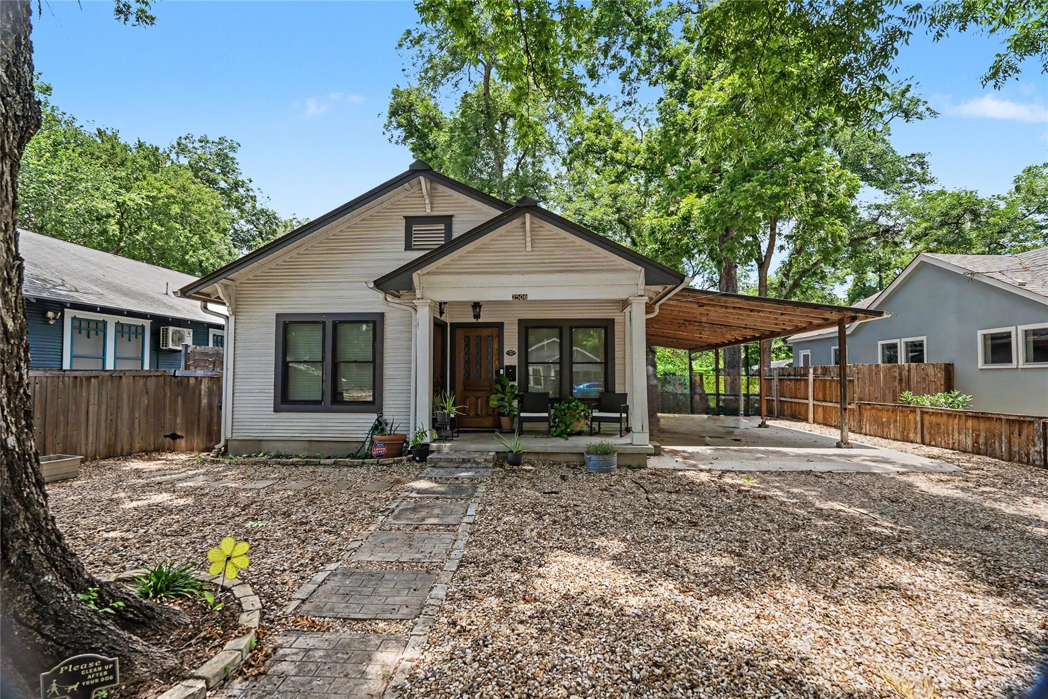 Listing photo 1 of 2506 E Cesar Chavez St