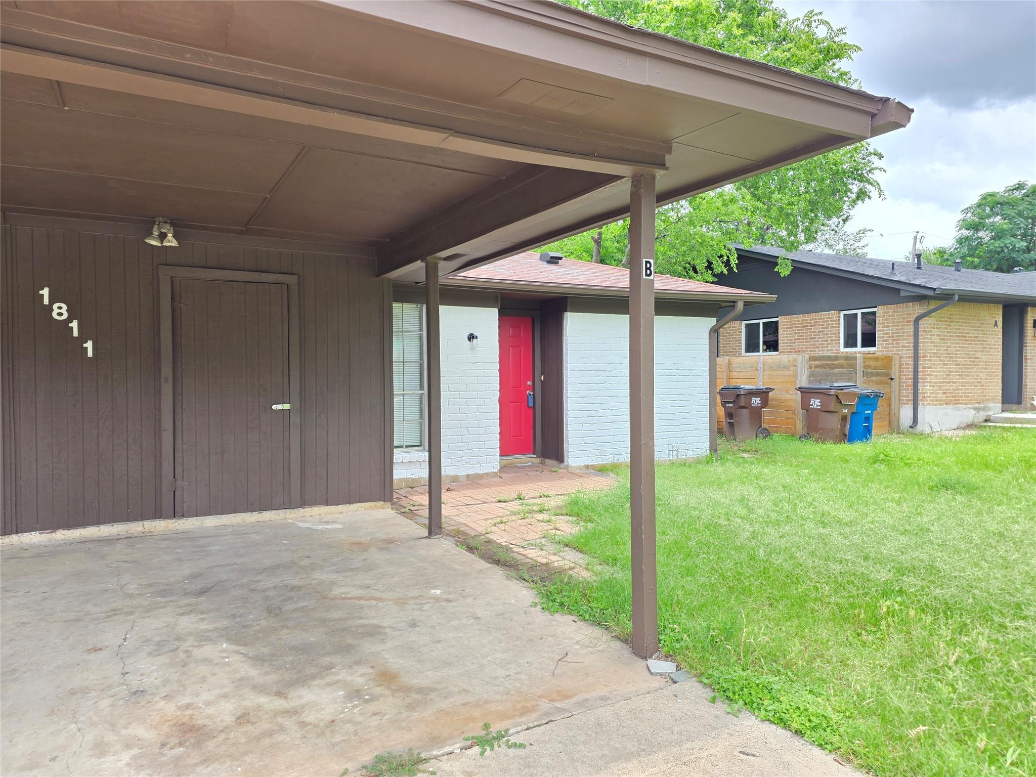 Listing photo 1 of 1811  Magnolia Dr  #B