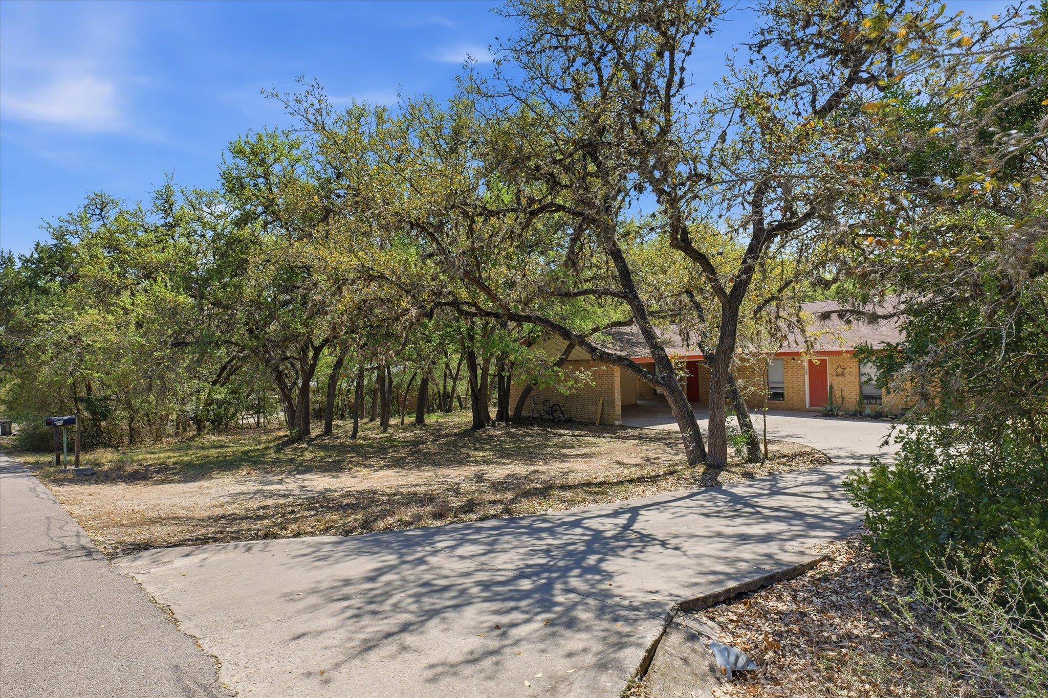 Listing photo 1 of 405  Whitetail Dr  #B