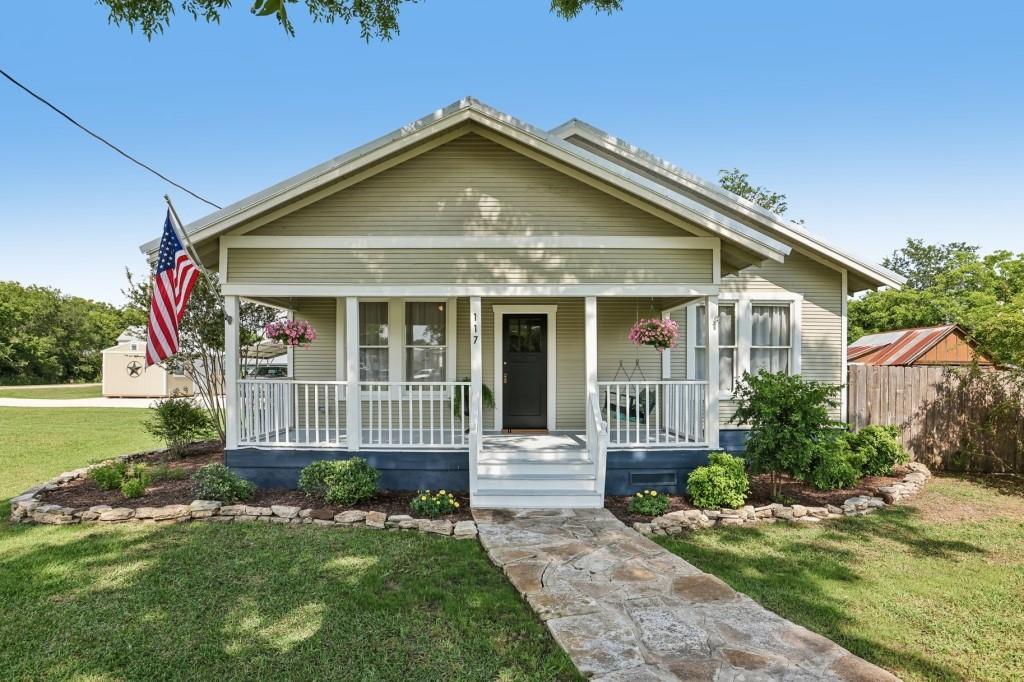 Listing photo 1 of 117 N Main St