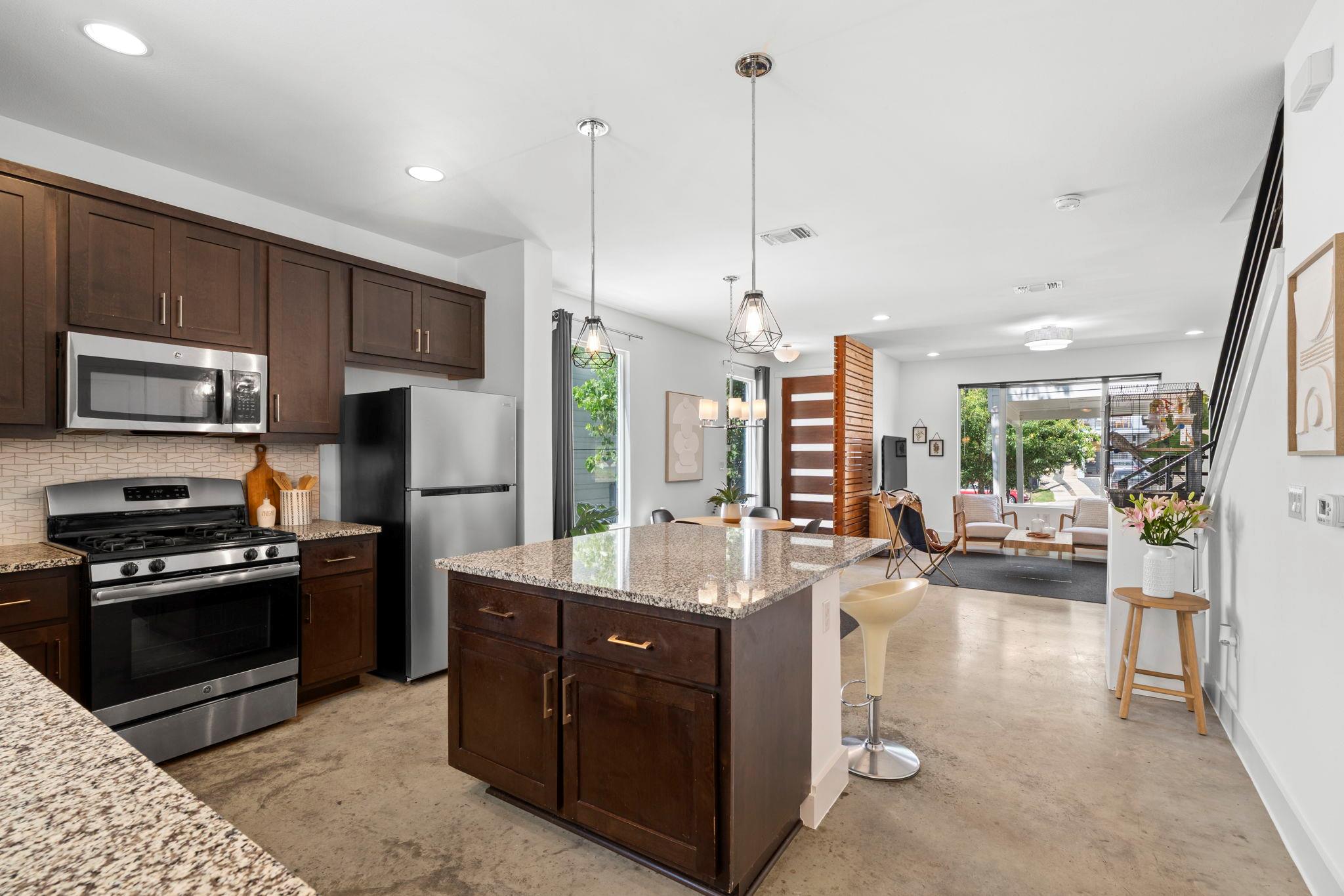 Listing photo 1 of 1705B  Perez St