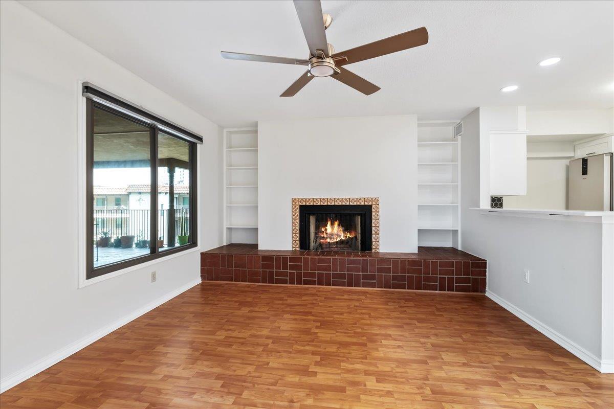 Listing photo 1 of 505 W 7th St  #313