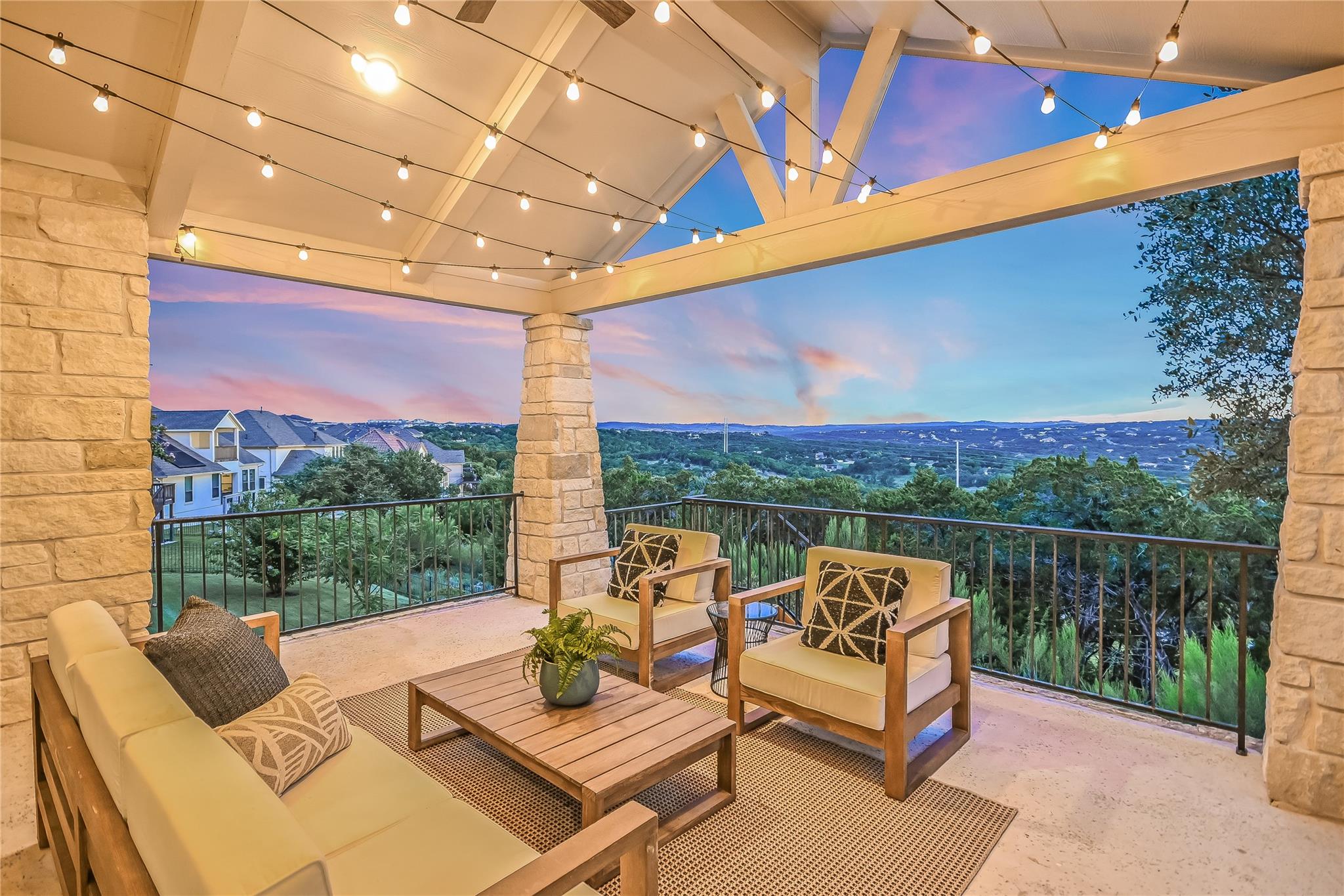 Listing photo 1 of 2610  Sunset Vista Cir  #16