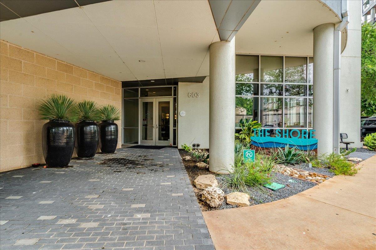 Listing photo 1 of 603  Davis St  #1704