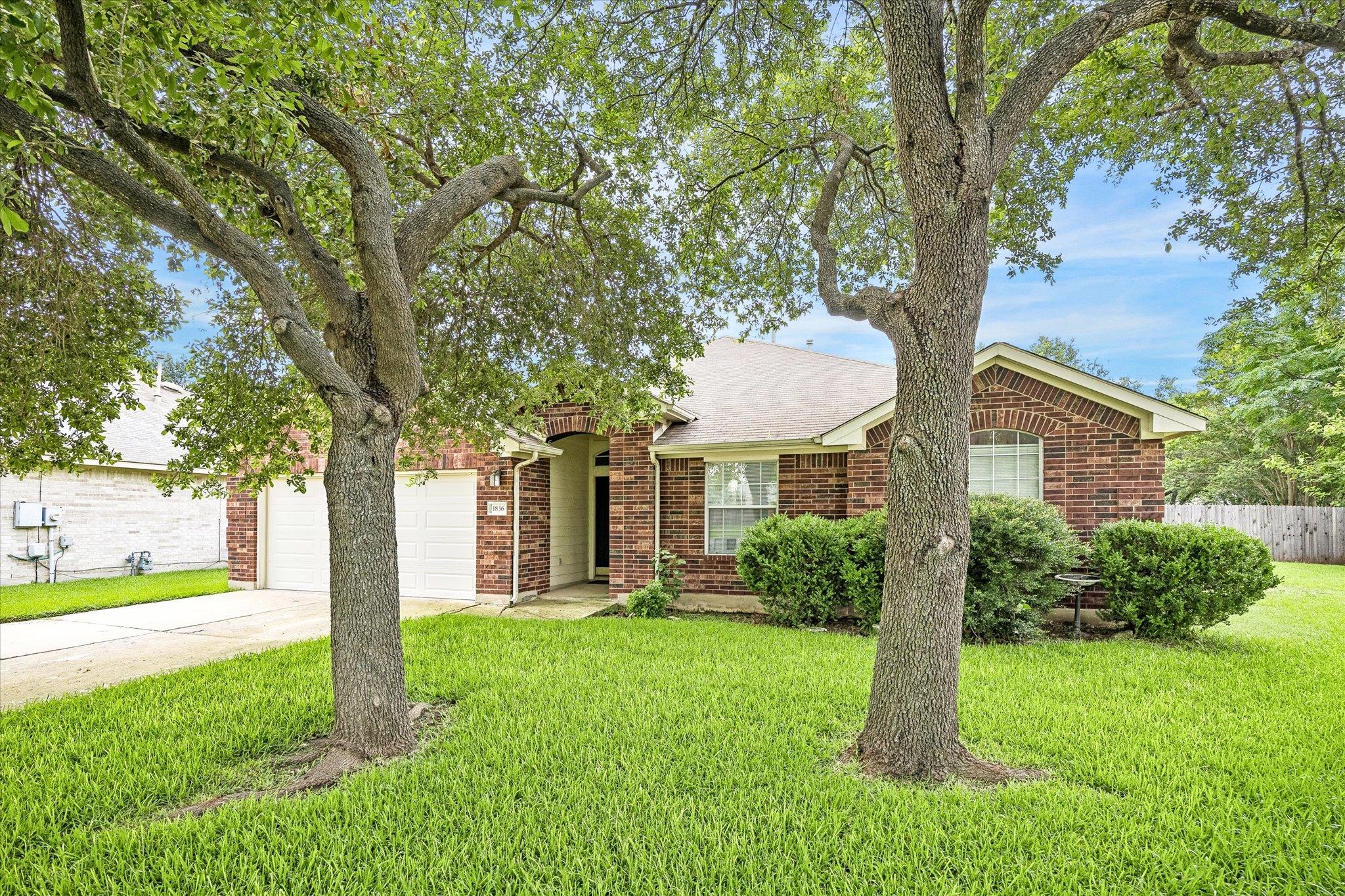 Listing photo 1 of 1836  White Indigo Trl