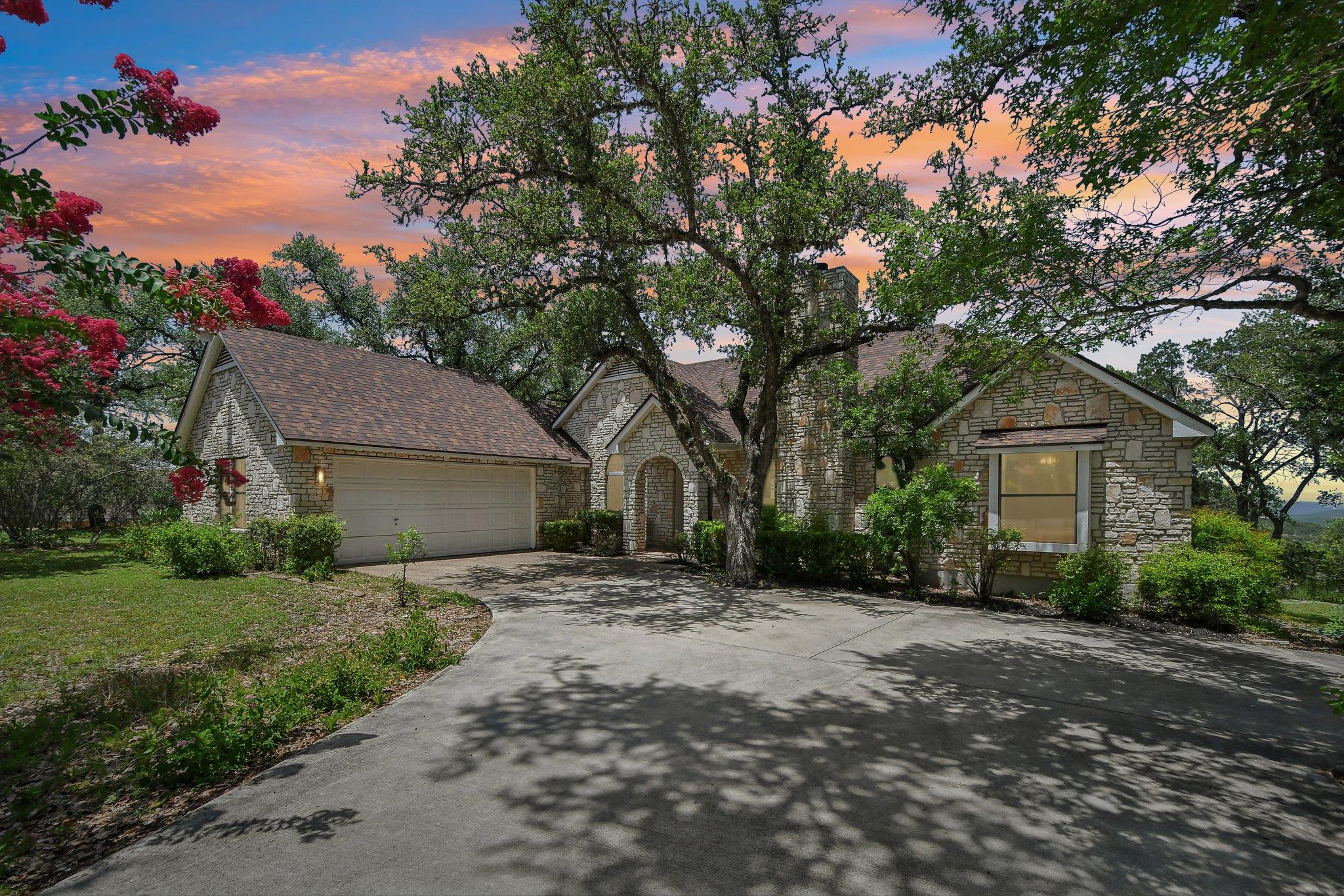 Listing photo 1 of 302  Mesa Dr