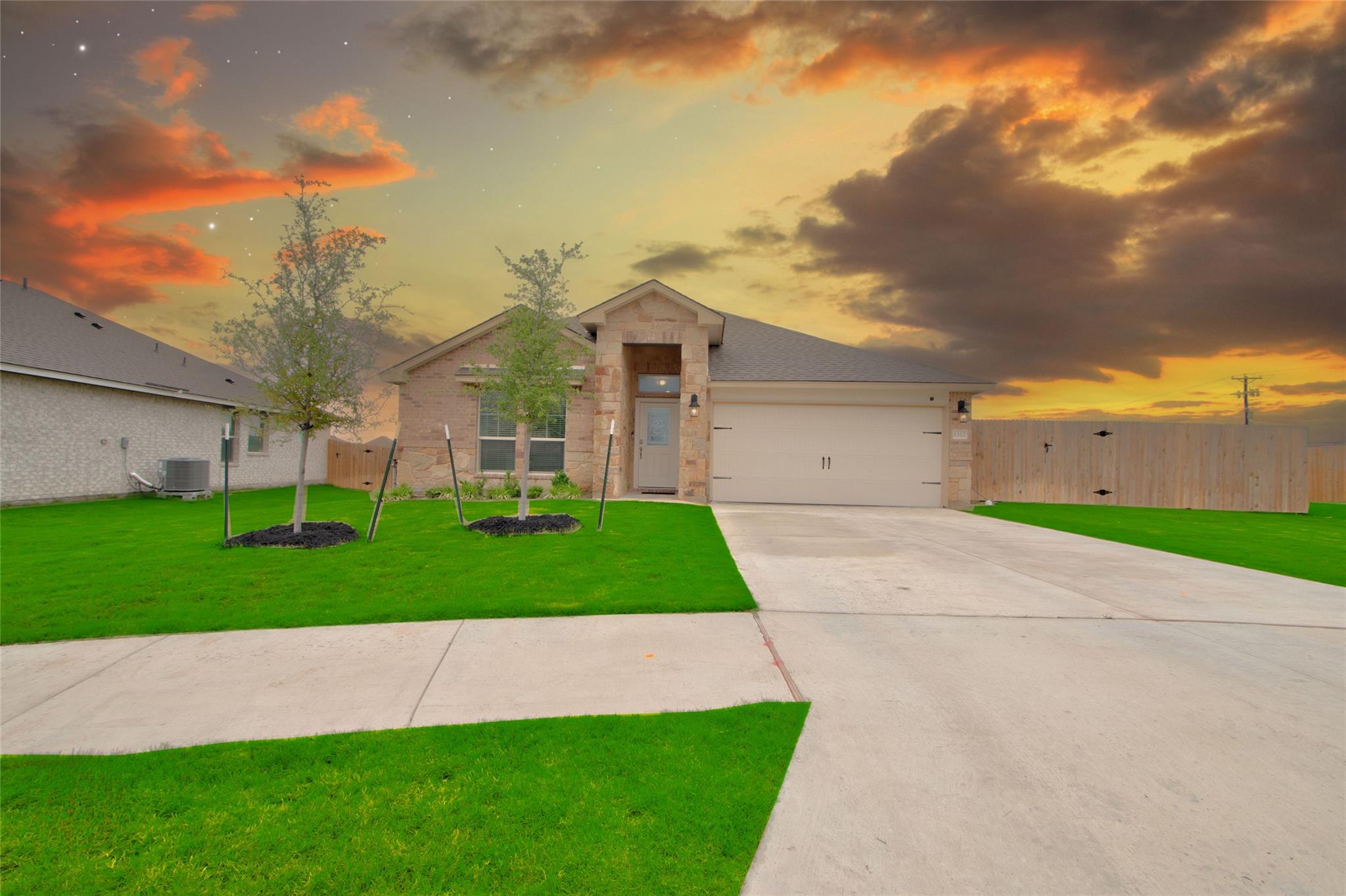Listing photo 1 of 1317  Cesarina St