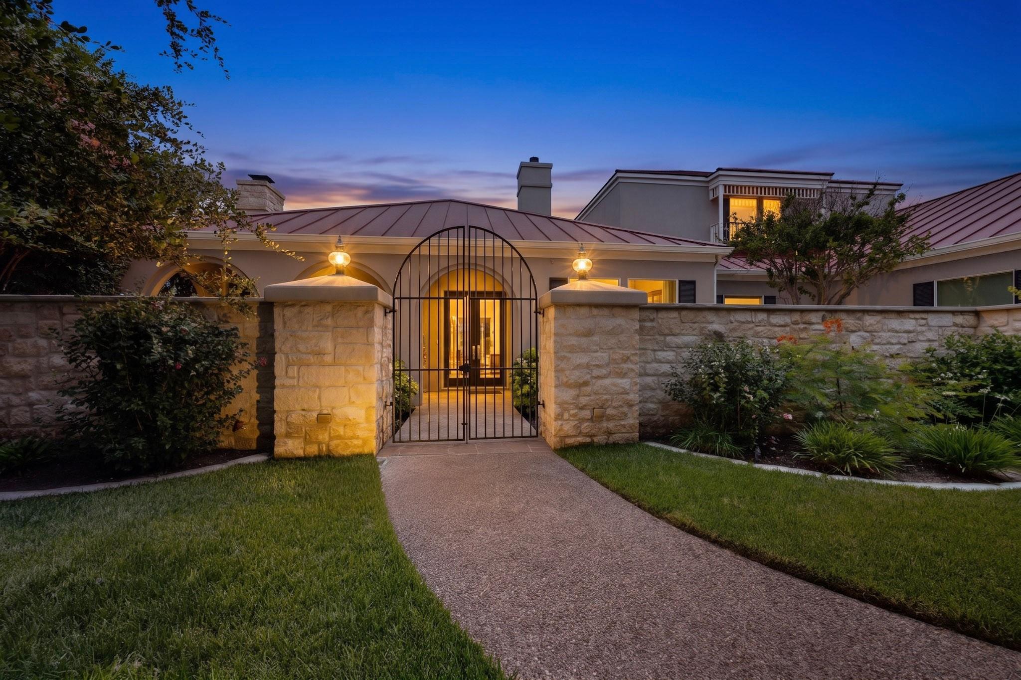 Listing photo 1 of 16002  Canard Cir