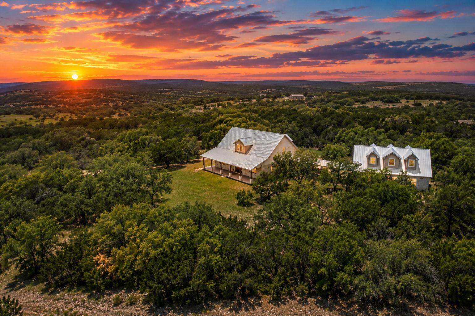Listing photo 1 of 251  Seth Hvn