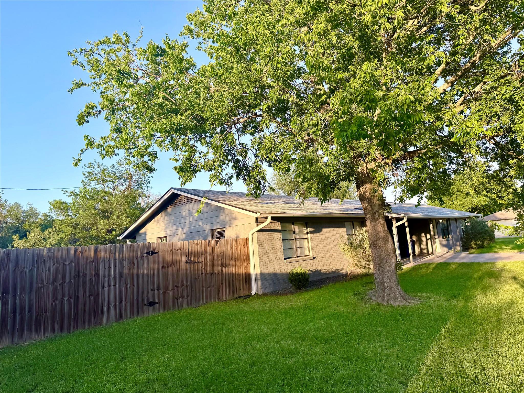 Listing photo 1 of 10700  Plains Trl