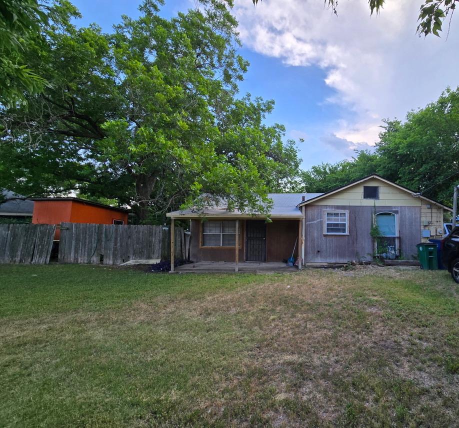 Listing photo 1 of 2703  Wheless Ln